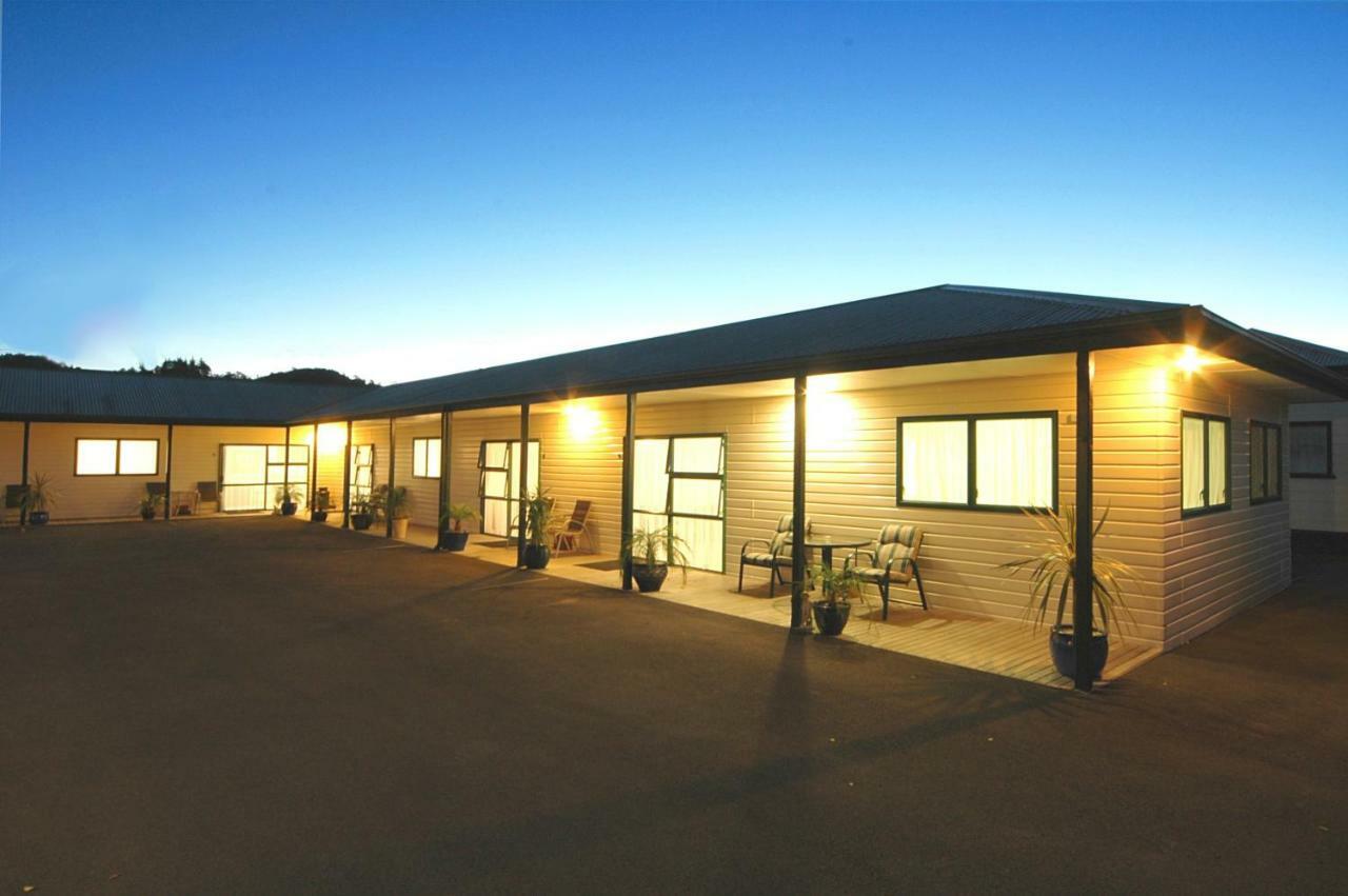 Coromandel Court Motel Exterior photo